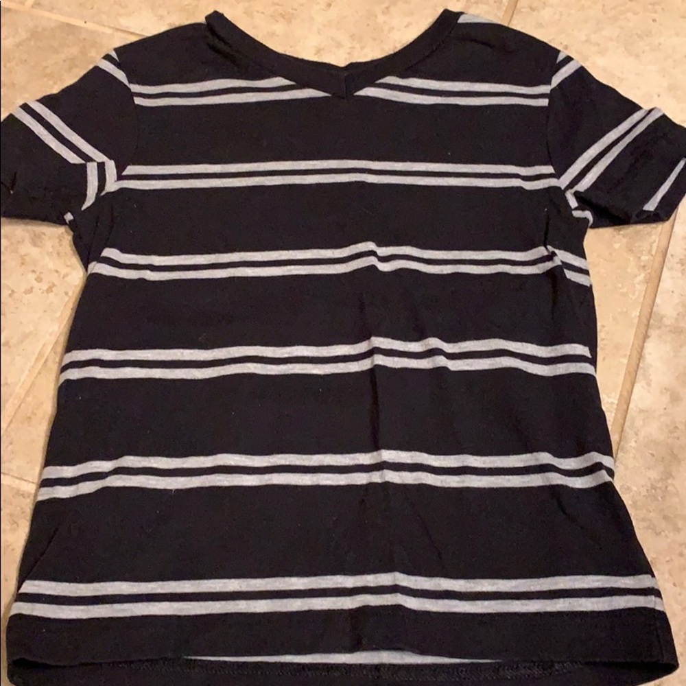 V-neck tee